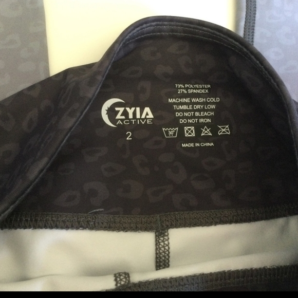 ZYIA - Ombre Print Leggings - Picture 3 of 4